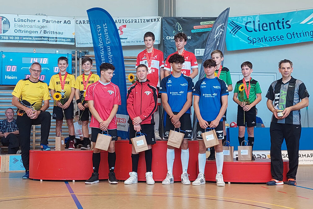 Luis Looser und Gian Jauch (von links 2. Rang) Sichern sich die Silbermedaille.